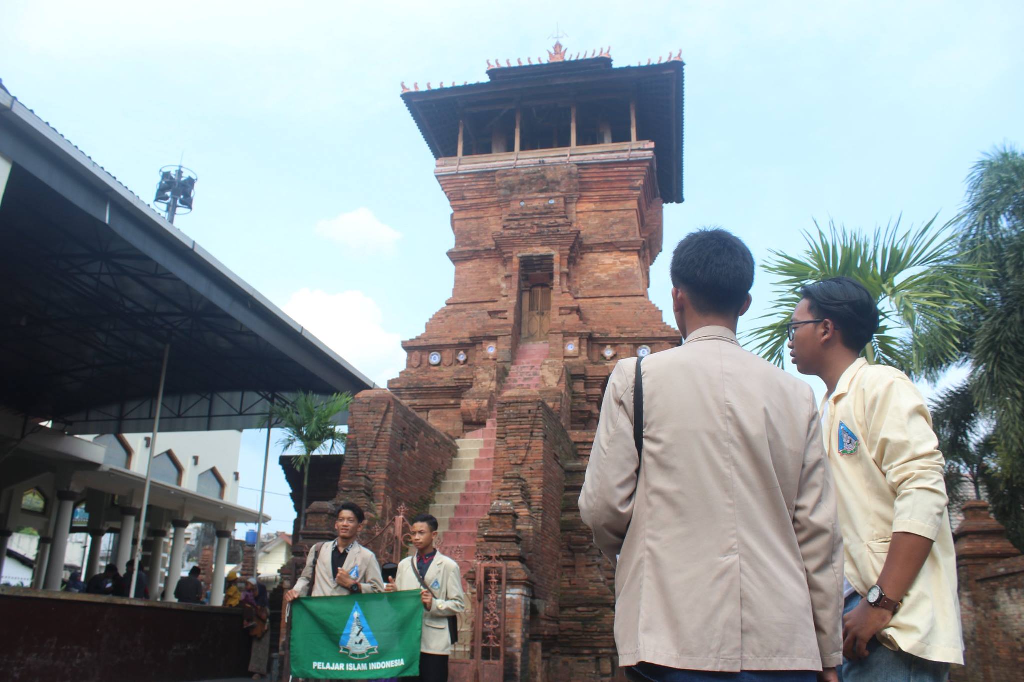 “Secuil Goresan Sejarah dan Perkembangan Sosial Masjid Menara Kudus”